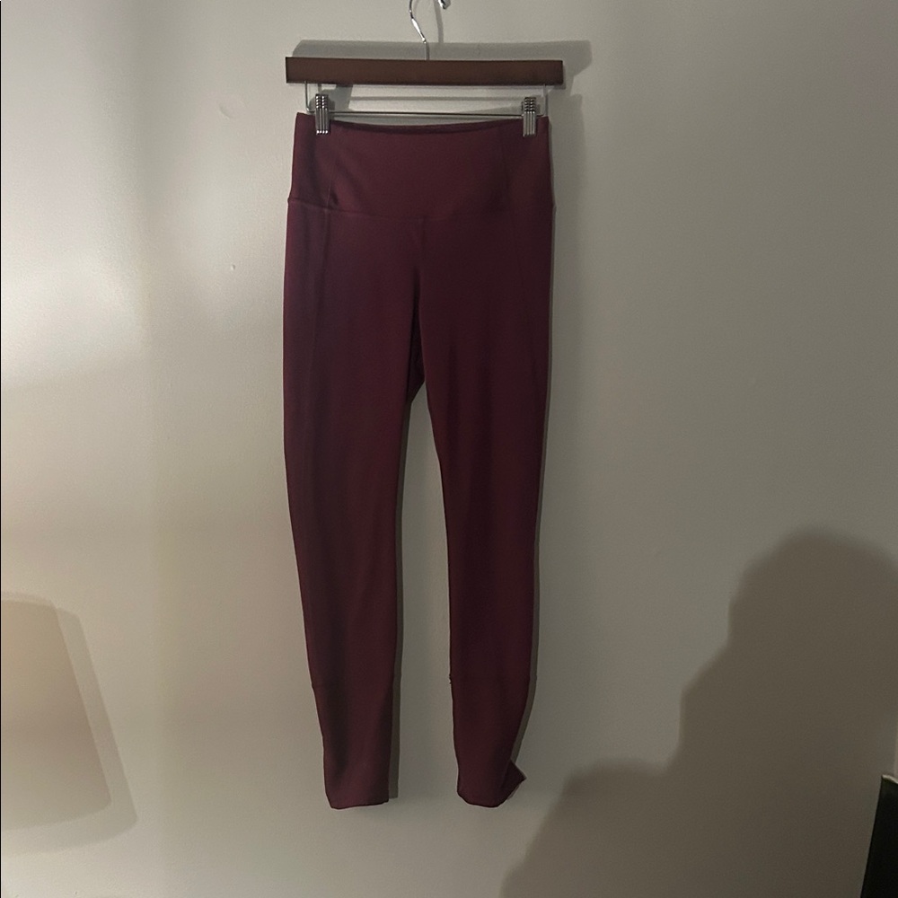 Trendy Maroon Zippered Leggings